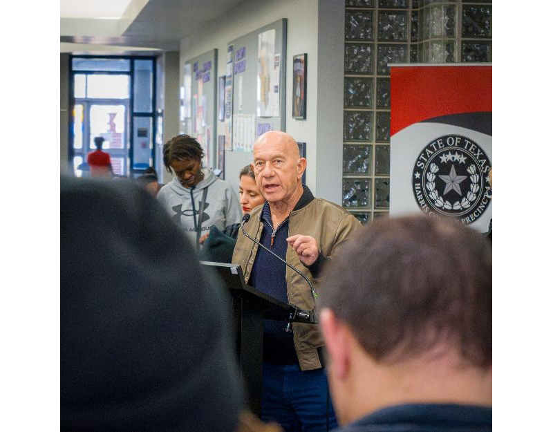 Mayor Whitmire Speakaing at Bayland Warming Center