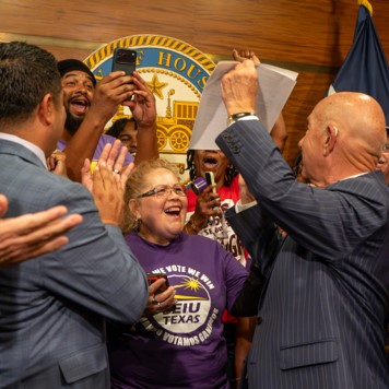 Living Wage for Airport Wokers Photo