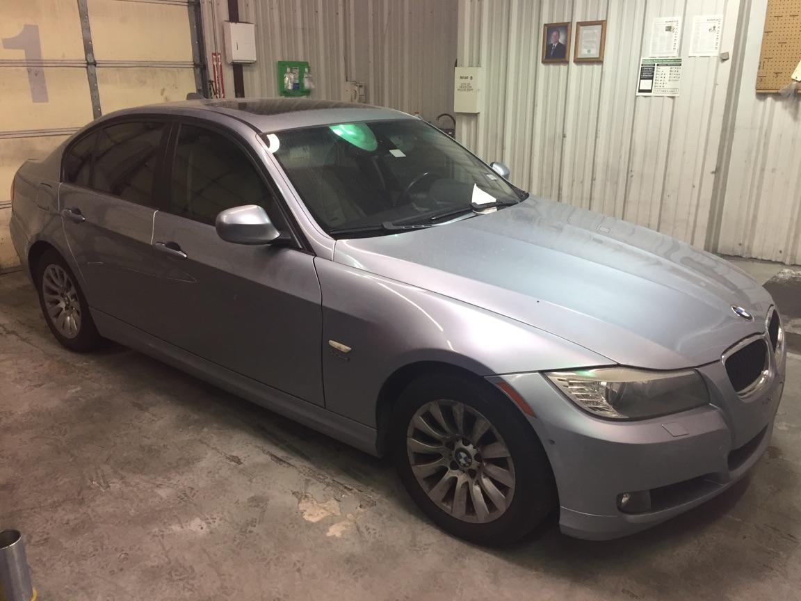 2009 BMW 328 with Texas license plates DZW-0119