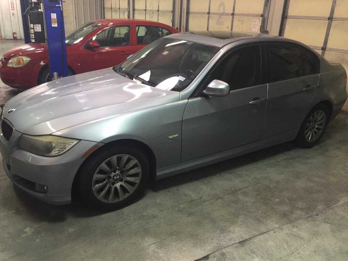 2009 BMW 328 with Texas license plates DZW-0119
