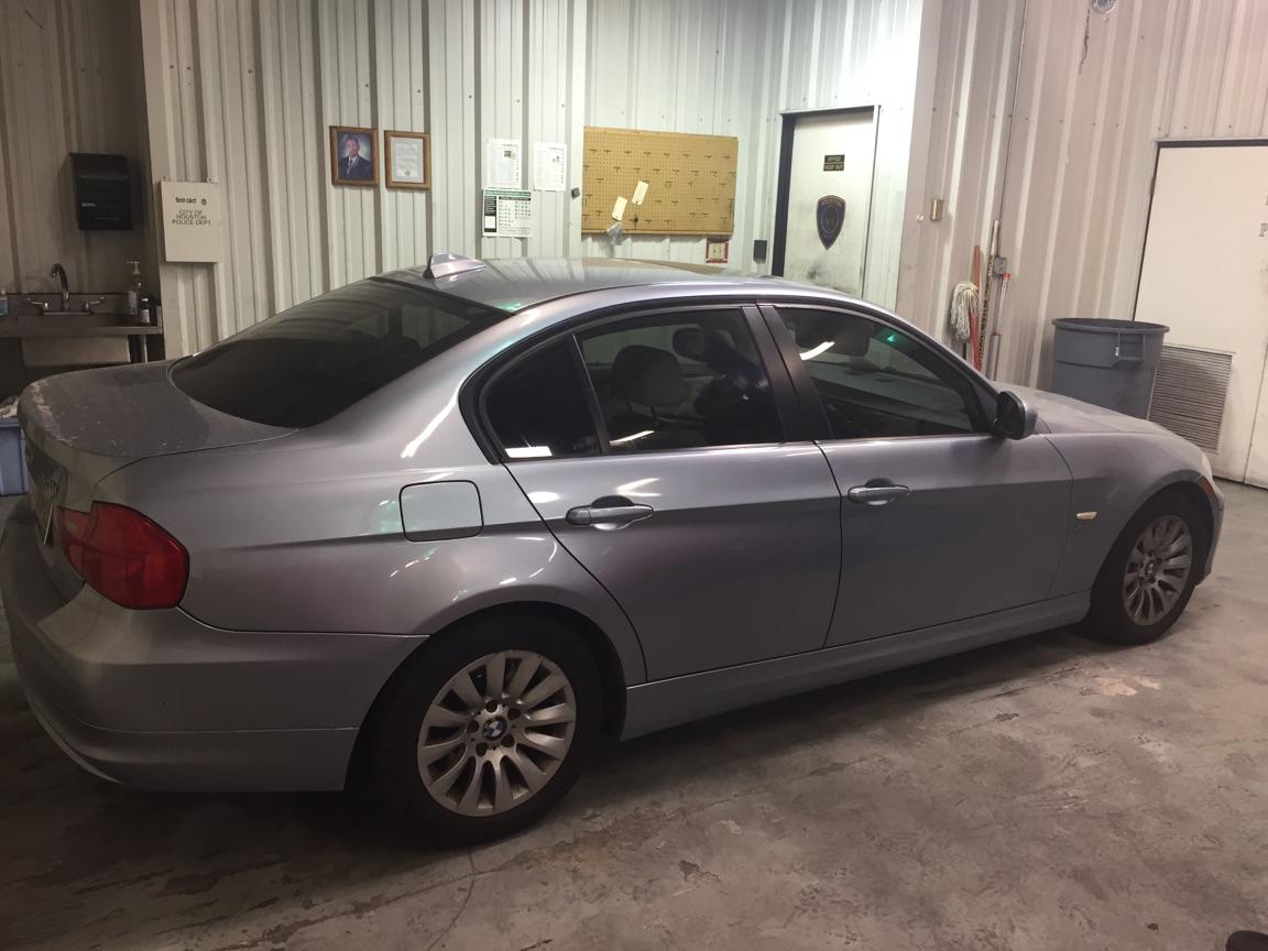 2009 BMW 328 with Texas license plates DZW-0119