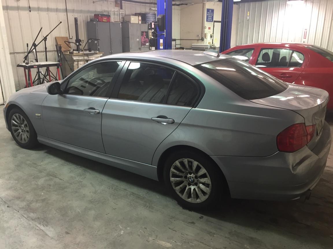 2009 BMW 328 with Texas license plates DZW-0119